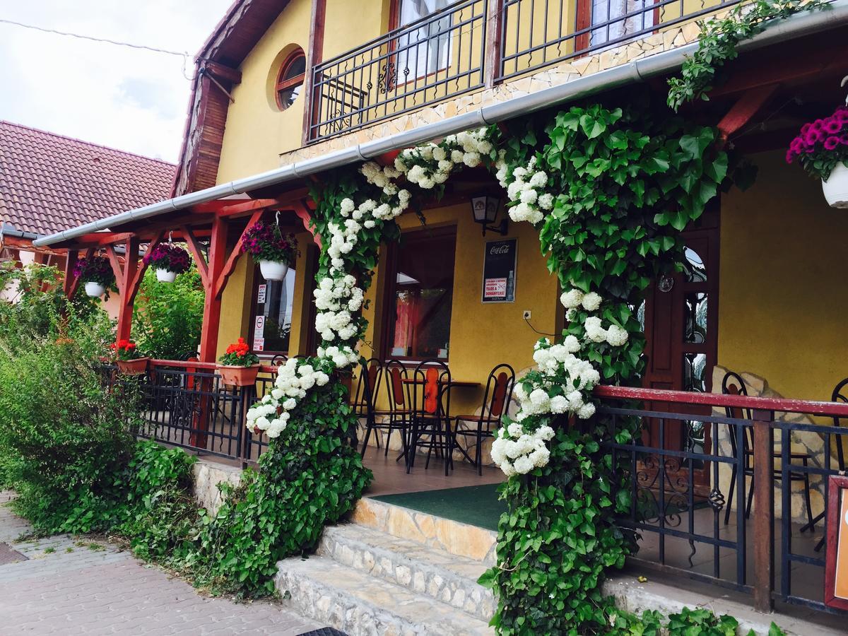 Villa Negra Motel Berzence Extérieur photo