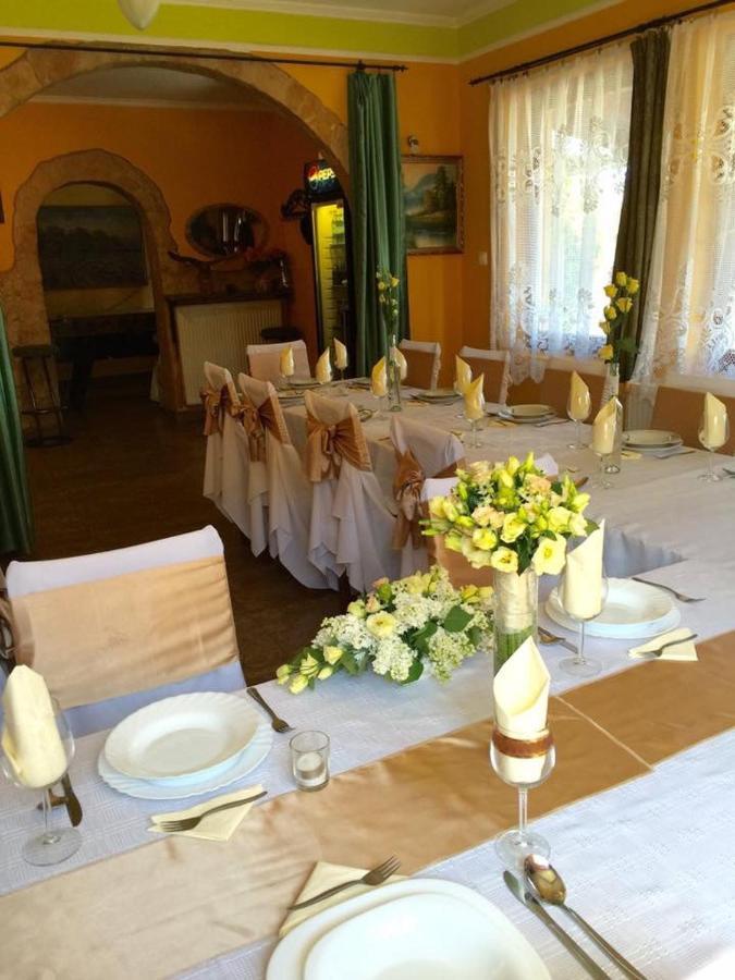 Villa Negra Motel Berzence Extérieur photo